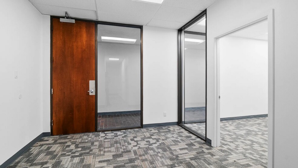 More Photos Of 2503 Lake Rd, Huntsville Office For Lease