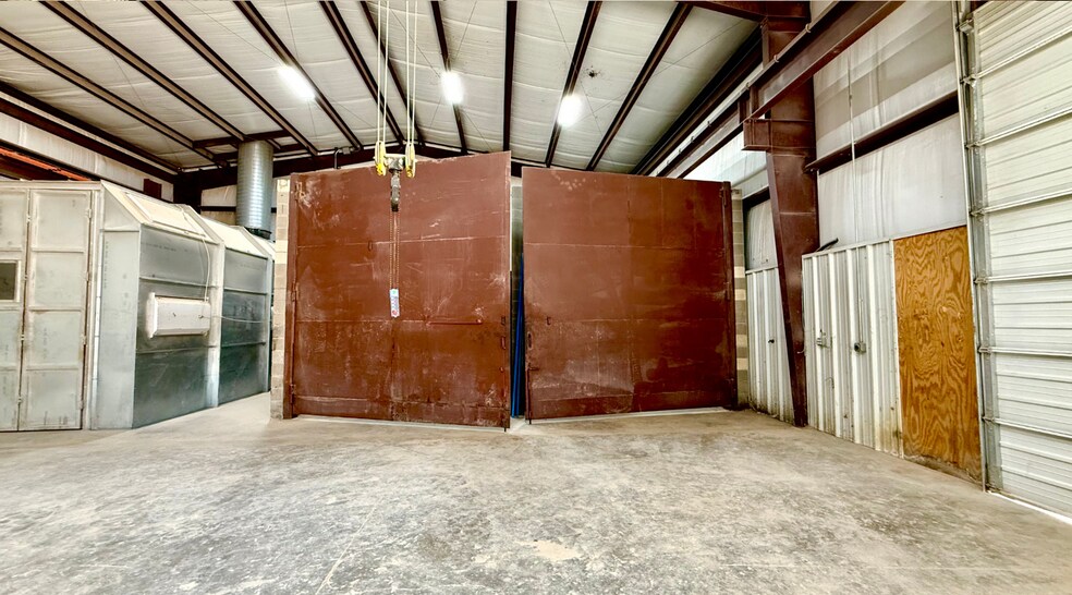 More Photos Of 4617 S County Rd 1210 rd, Midland Warehouse For Lease