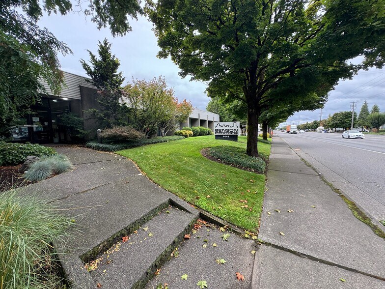 More Photos Of 4456-4466 NW Yeon Ave, Portland Unknown For Lease