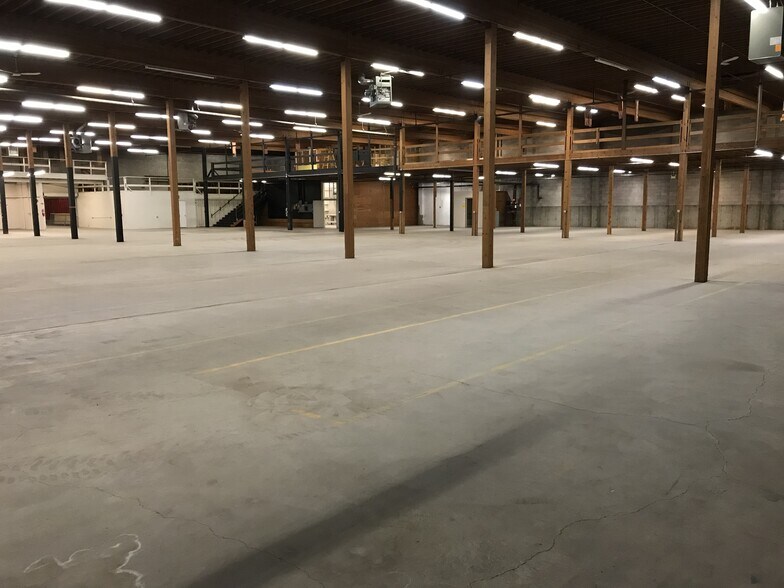 More Photos Of 901 9th St N, Great Falls Showroom For Sale