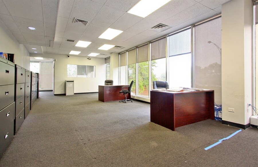 More Photos Of 6232 N Pulaski Rd, Chicago Office For Sale