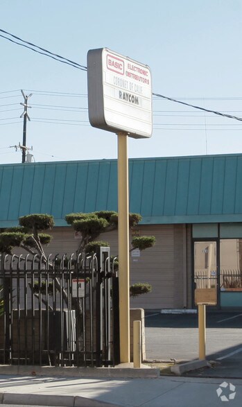 More Photos Of 220-230 W Florence Ave, Inglewood Manufacturing For Lease