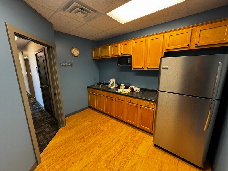 More Photos Of 5790 N 33rd Cir, Lincoln Office For Sale