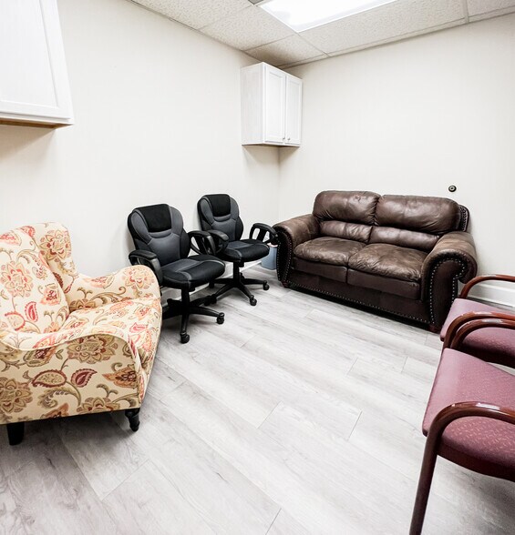 More Photos Of 1403 Medical Plaza Dr, Sanford Medical For Sale