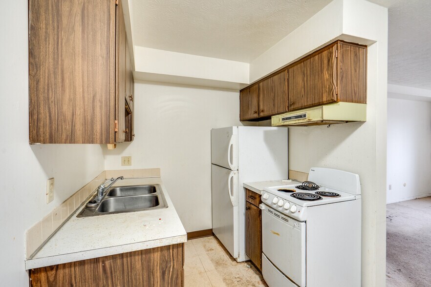 More Photos Of 2615 Ellet Ave, Akron Apartments For Sale