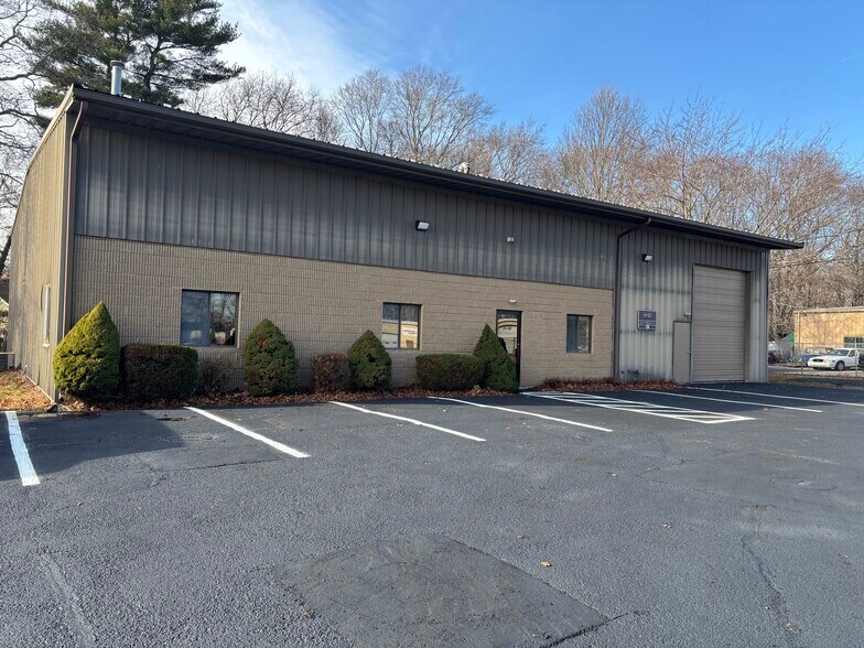 Primary Photo Of 58 Industrial Ct, Seekonk Warehouse For Lease