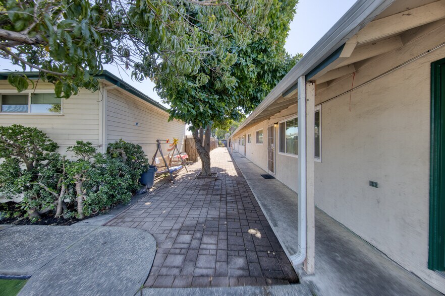 More Photos Of 24039 Park St, Hayward Apartments For Sale