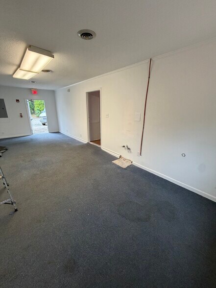 More Photos Of 914 White St E, Rock Hill Service For Lease
