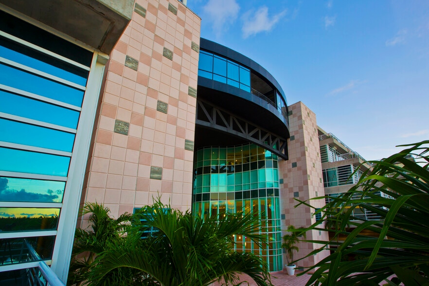 More Photos Of 17777 Old Cutler Rd, Miami Office For Lease