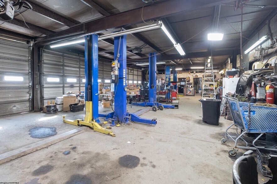 More Photos Of 109 Lodgeville Rd, Bridgeport Auto Repair For Sale