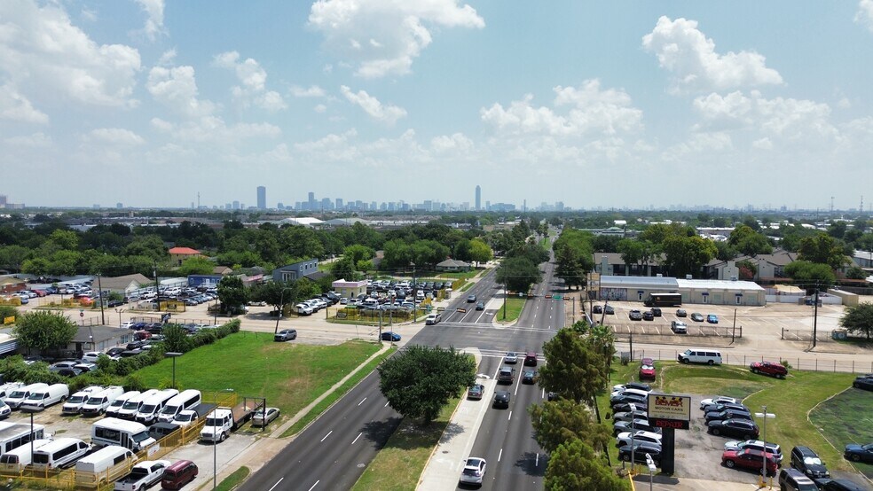 More Photos Of 9206 Richmond Ave, Houston Warehouse For Lease