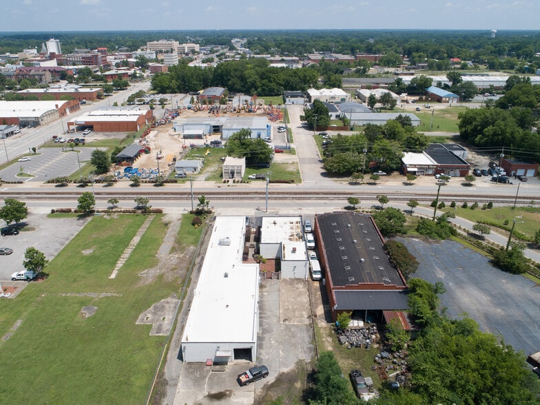 More Photos Of 228-230 Winslow St, Fayetteville Loft Creative Space For Sale