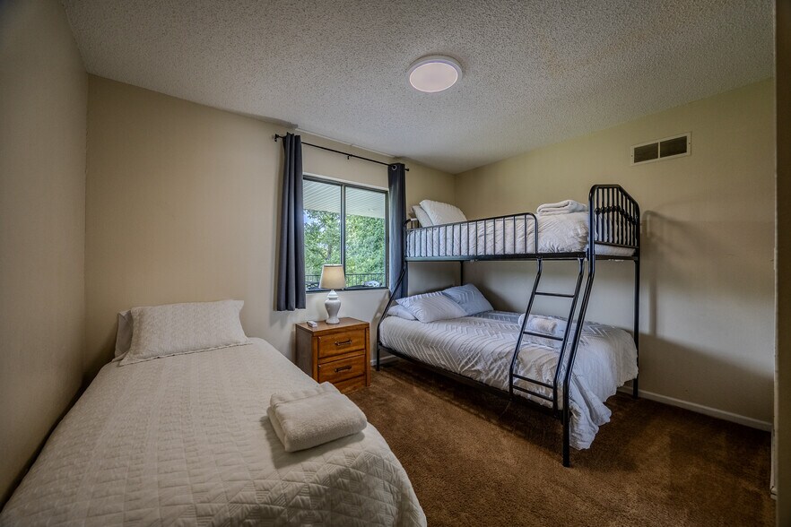 More Photos Of 2399 Twin Rivers Pt, Camdenton Trailer Camper Park For Sale