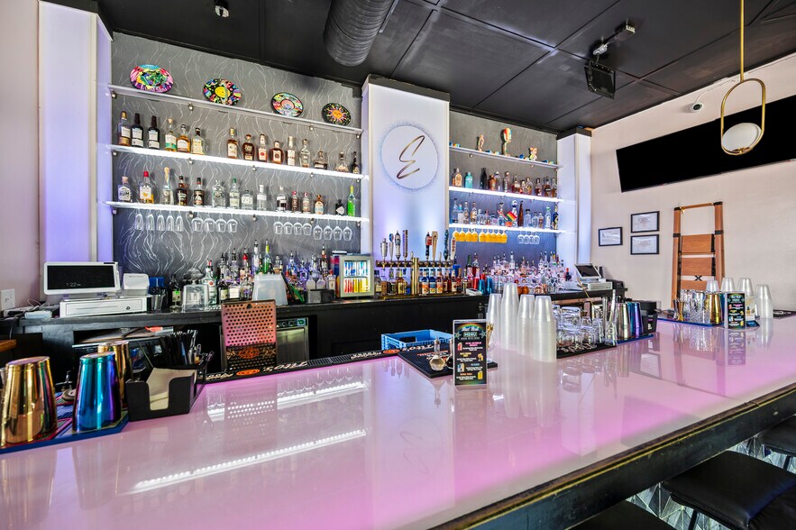More Photos Of 701 N Trade St, Winston-Salem Bar For Lease
