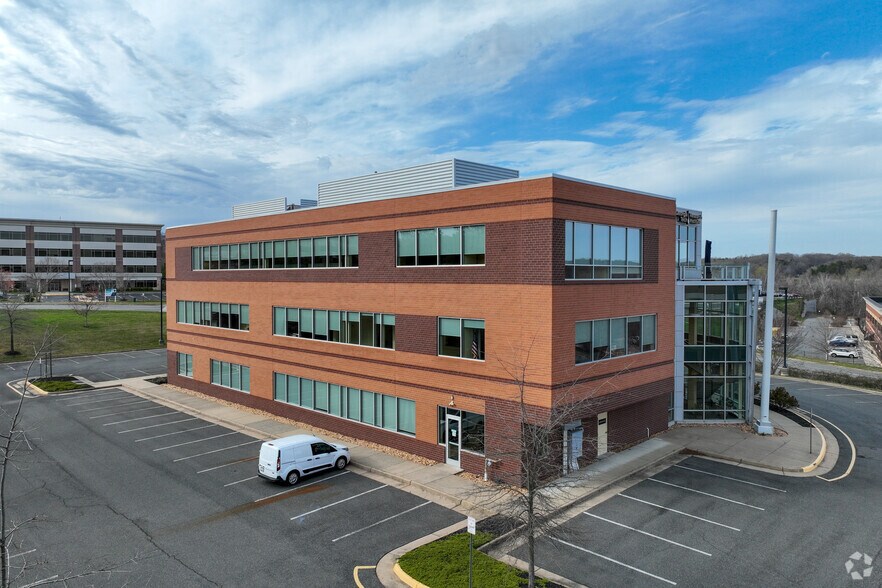More Photos Of 525 Corporate Dr, Stafford Office For Lease