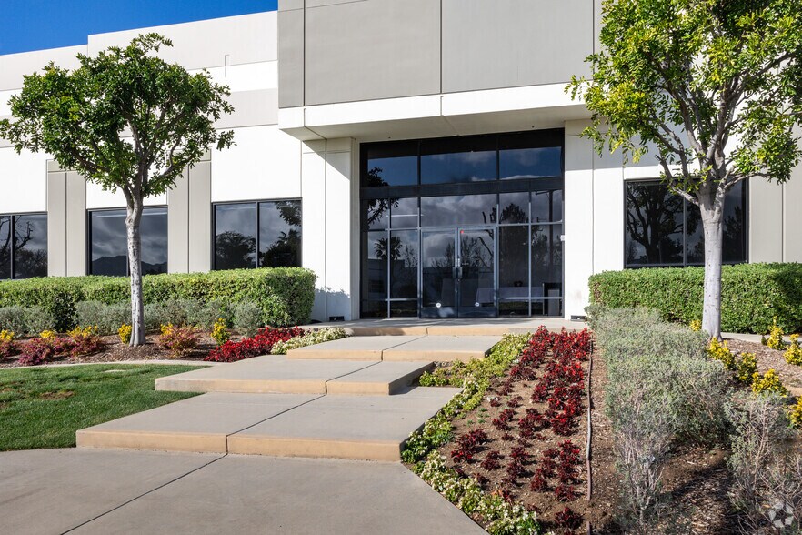 More Photos Of 16875 Heacock St, Moreno Valley Distribution For Lease