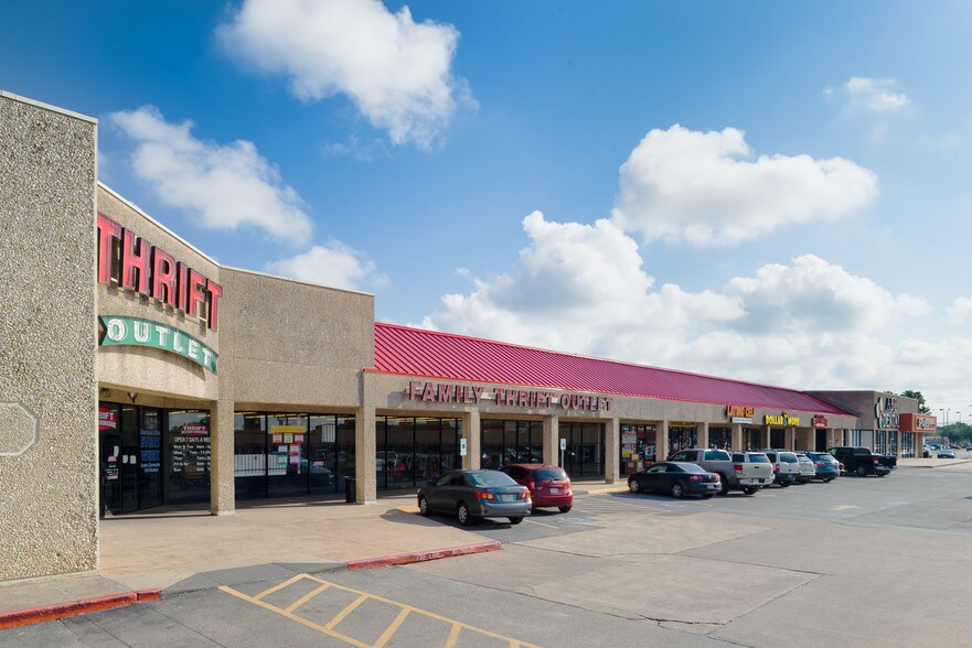 More Photos Of 6700-6744 Hillcroft Ave, Houston Unknown For Lease