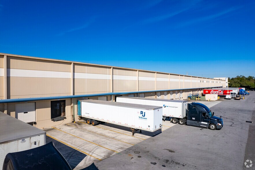 More Photos Of 4409-4443 Madison Industrial Ln, Tampa Warehouse For Lease