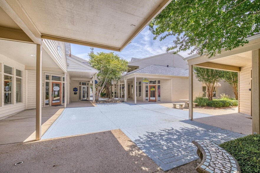 More Photos Of 913 Gulf Breeze Pky, Gulf Breeze General Retail For Sale