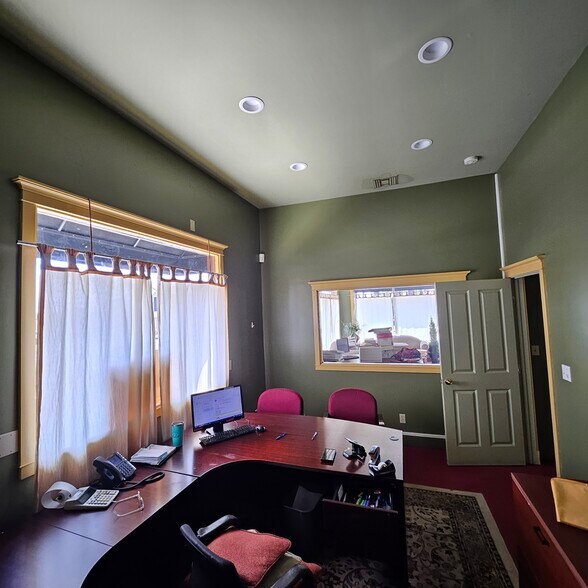 More Photos Of 800-810 W 9th St, San Pedro Office For Lease