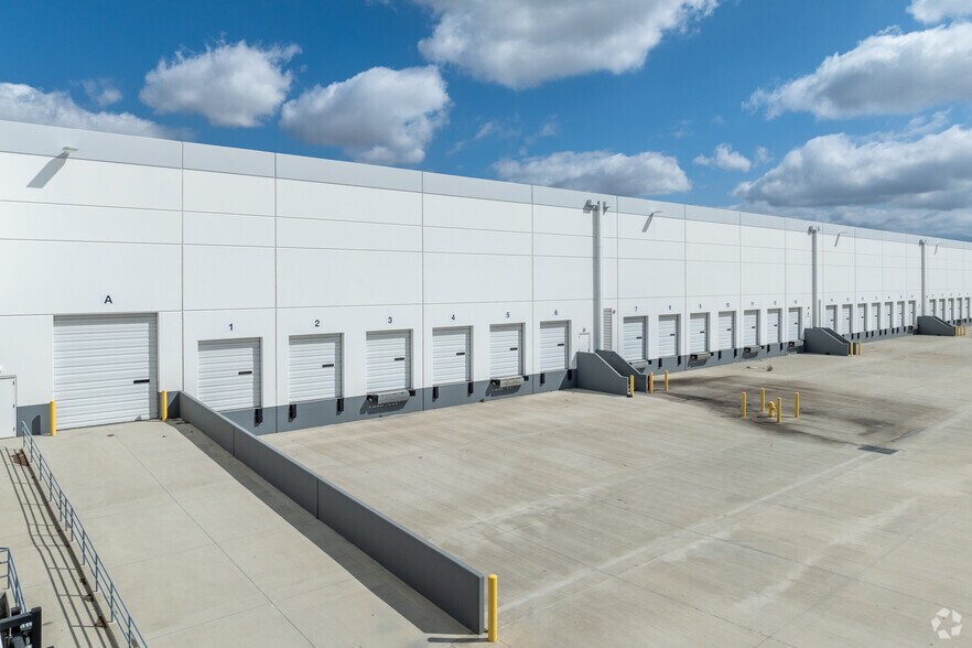 More Photos Of 1445 S Tippecanoe Ave, San Bernardino Distribution For Lease