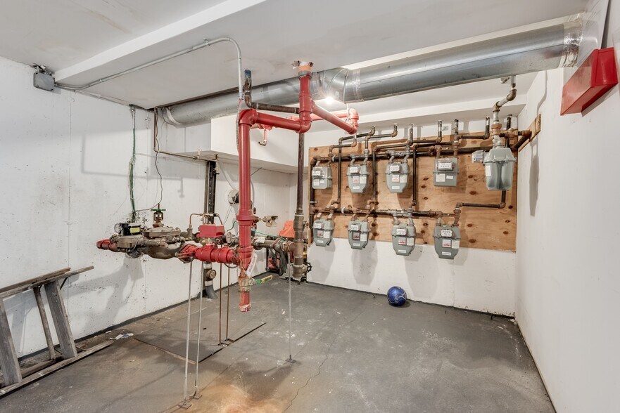 More Photos Of 10430 39th Ave, Corona Apartments For Sale