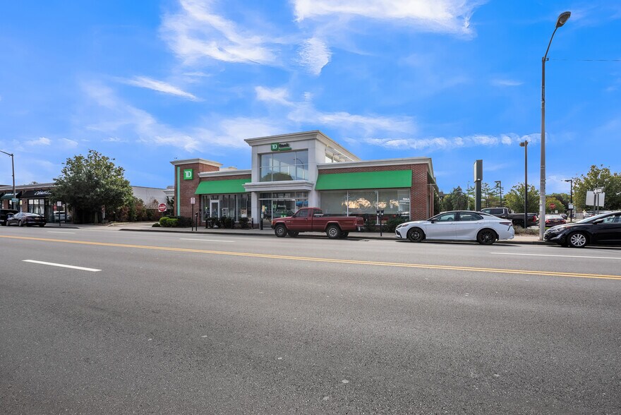 More Photos Of 290-296 Merrick Rd, Rockville Centre Bank For Sale