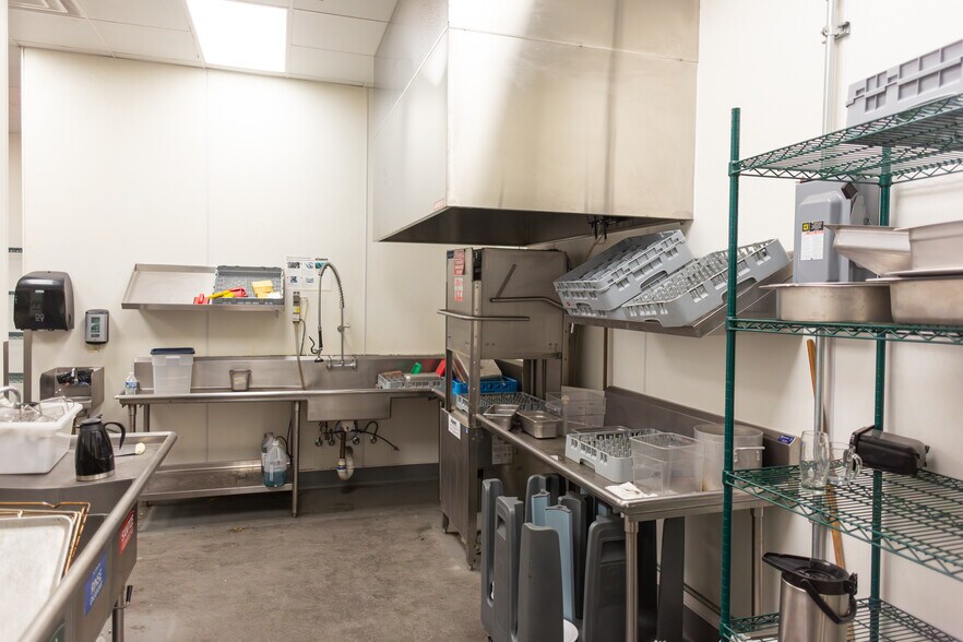 More Photos Of 634 S Mateo St, Los Angeles Freestanding For Lease