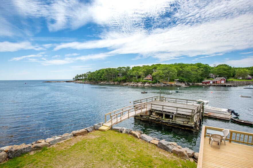 More Photos Of 146 State Route 32, New Harbor Hotel For Sale