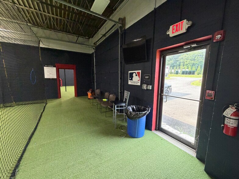 More Photos Of 1615 Bustleton Pike, Feasterville Trevose Warehouse For Lease