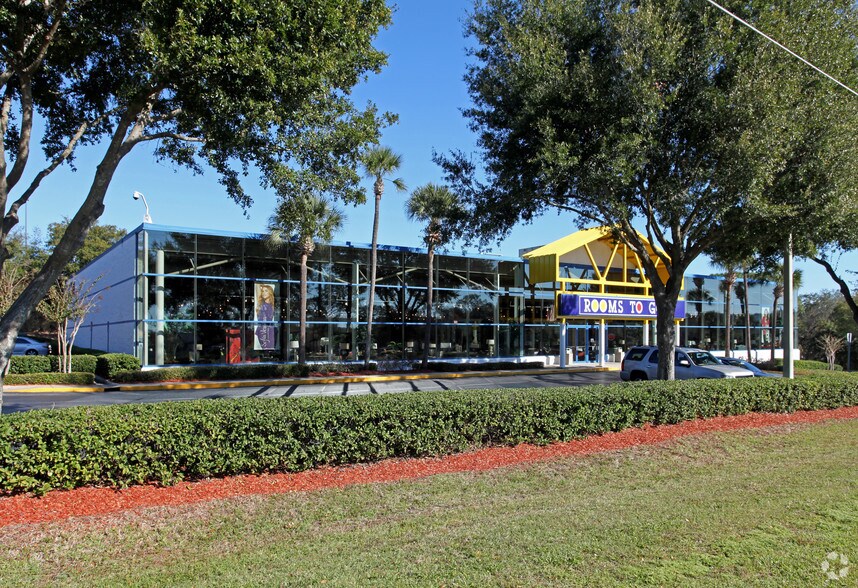 More Photos Of 7025 W Colonial Dr, Orlando Freestanding For Lease