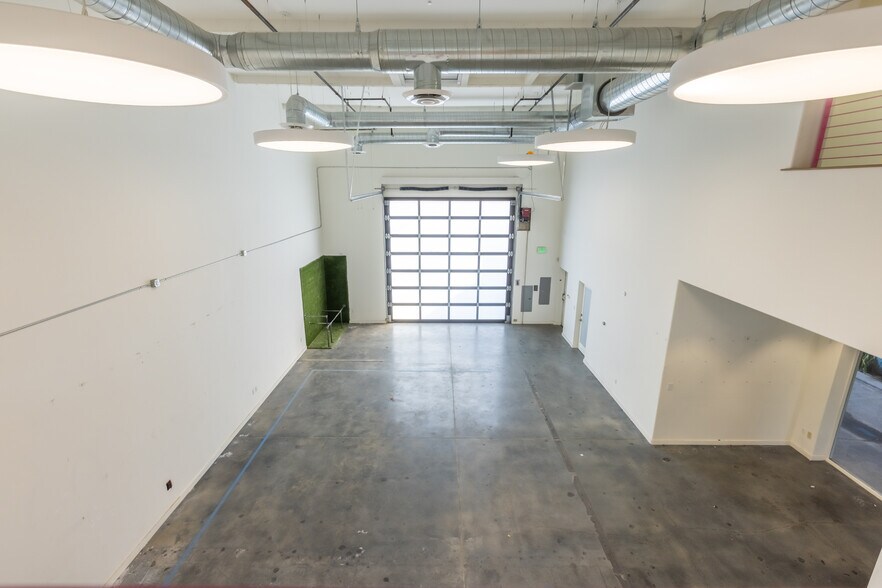 More Photos Of 3058 N Lima St, Burbank Warehouse For Sale