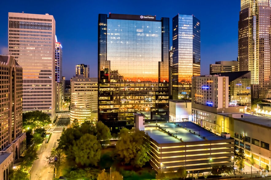 Primary Photo Of 201 S College St, Charlotte Office For Lease