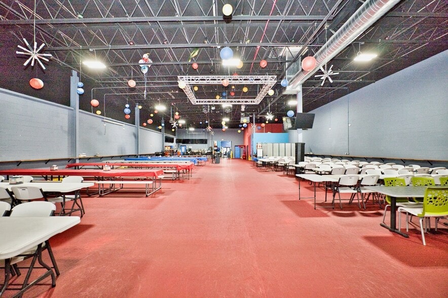 More Photos Of 7777-7847 N Caldwell Ave, Niles Manufacturing For Sale