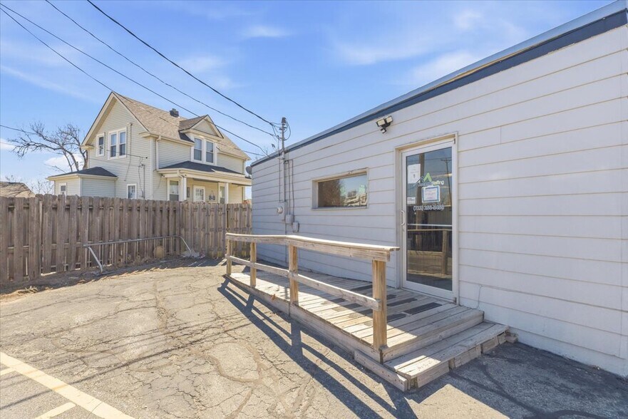 More Photos Of 1824 2nd Ave, Council Bluffs Office For Lease