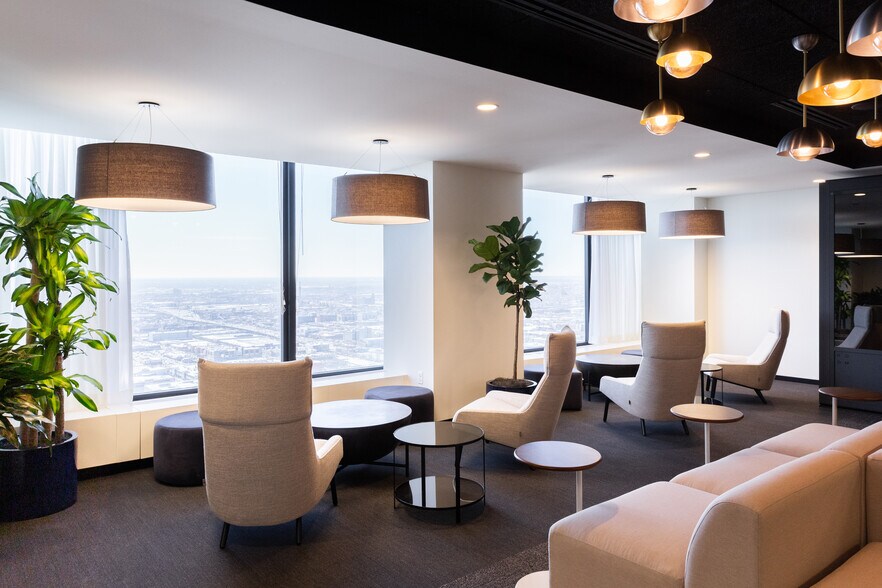 More Photos Of 233 S Wacker Dr, Chicago Coworking Space
