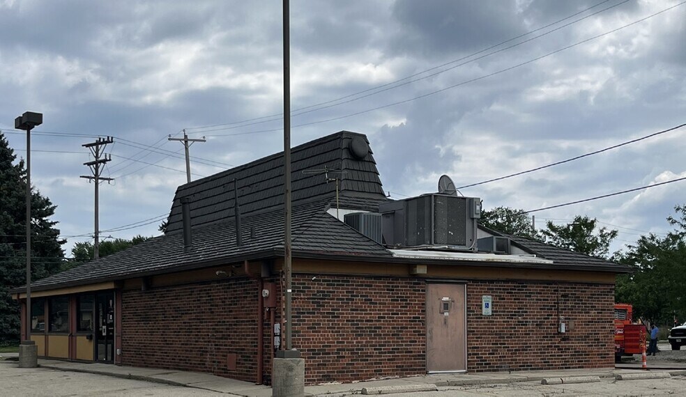 More Photos Of 124 N Chicago Ave, South Milwaukee Restaurant For Sale
