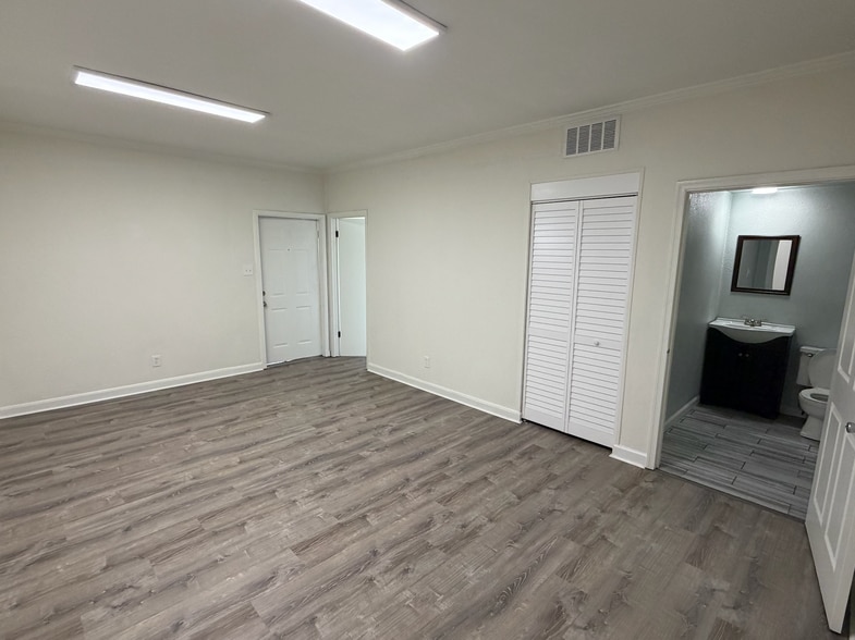 More Photos Of 1806 Hayward Ave, Chesapeake Loft Creative Space For Sale