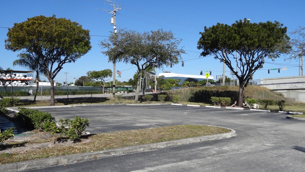 More Photos Of 1815 10th Ave N, Lake Worth Beach Warehouse For Lease