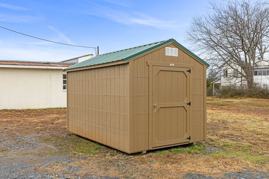 More Photos Of 16855 Oak St, Dillwyn Service For Sale