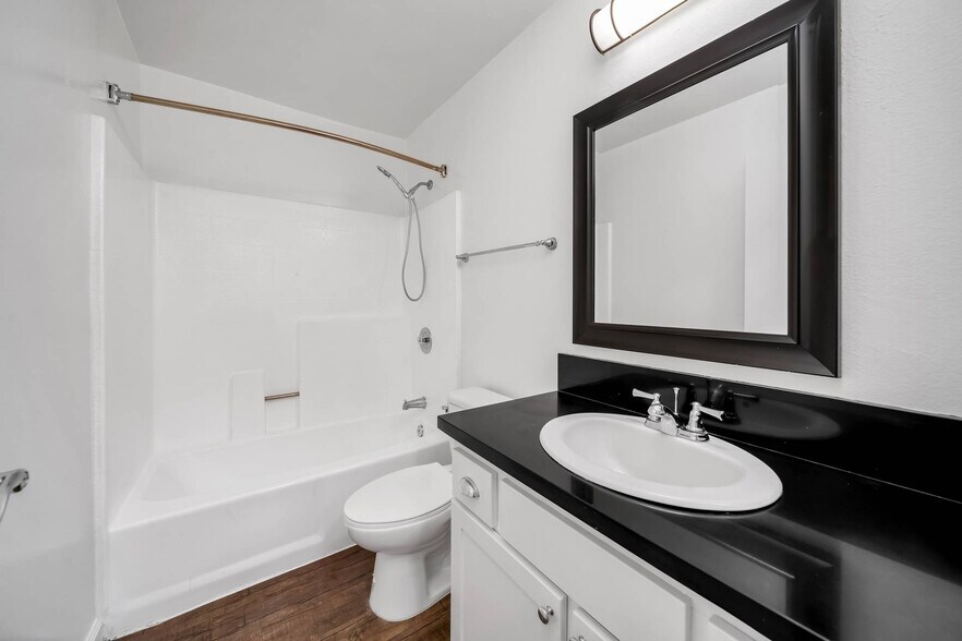 More Photos Of 1320 N Sycamore Ave, Los Angeles Apartments For Sale