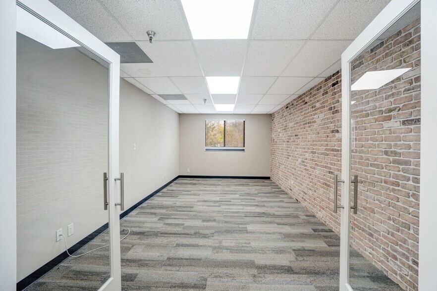 More Photos Of 1717 2nd St, Sarasota Office For Lease