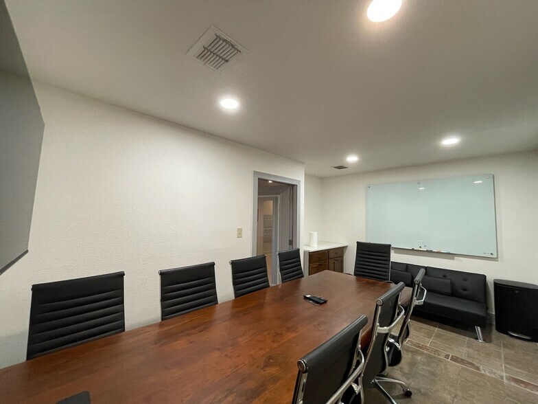 More Photos Of 5 Upper Cibolo Creek Rd, Boerne Light Manufacturing For Lease