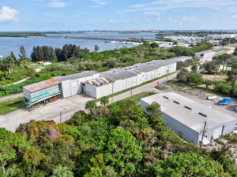 More Photos Of 2130 N Old Dixie Hwy, Fort Pierce Warehouse For Sale