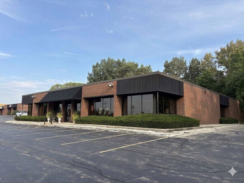 Primary Photo Of 33W622 Roosevelt Rd, West Chicago Freestanding For Lease