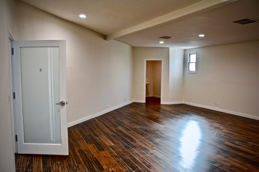 More Photos Of 13257-13259 Moorpark St, Sherman Oaks Office Residential For Sale