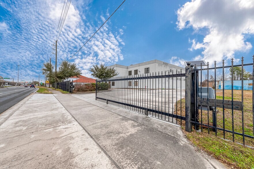 More Photos Of 11820 S Sam Houston Pkwy W, Houston Warehouse For Sale