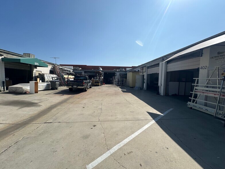 More Photos Of 400-402 W Chevy Chase Dr, Glendale Manufacturing For Lease