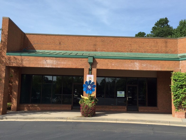 More Photos Of 2500 Airport Trwy, Columbus Restaurant For Lease
