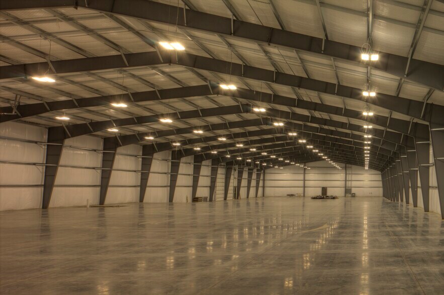 More Photos Of 6717 NE 15th St, Des Moines Warehouse For Lease